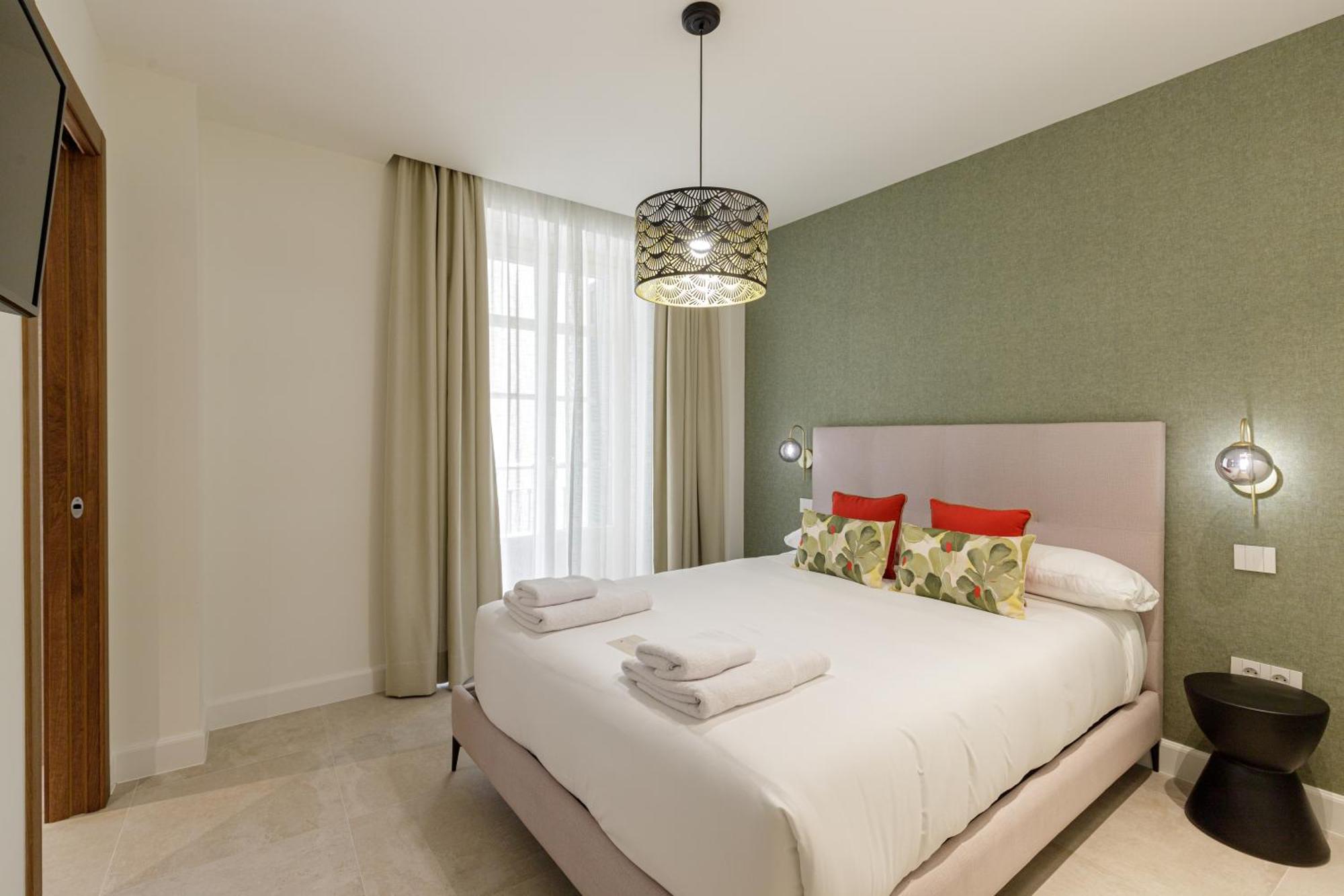 Plaza Del Siglo Suites & Boutique Apartments By Caleta Homes Málaga Dış mekan fotoğraf